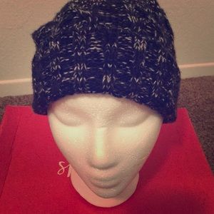 Forever 21 black & blue knit fold-over beanie.